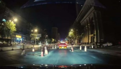 辽宁沈阳一路段出现大量路障,车辆需不断转弯“像极了开卡丁车”,律师解读
