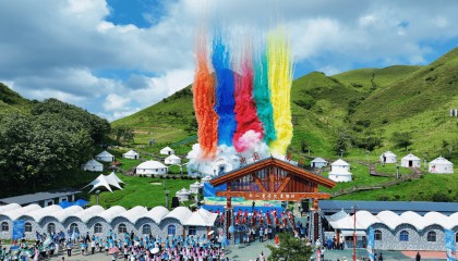 湖南城步:劳模领跑上南山
