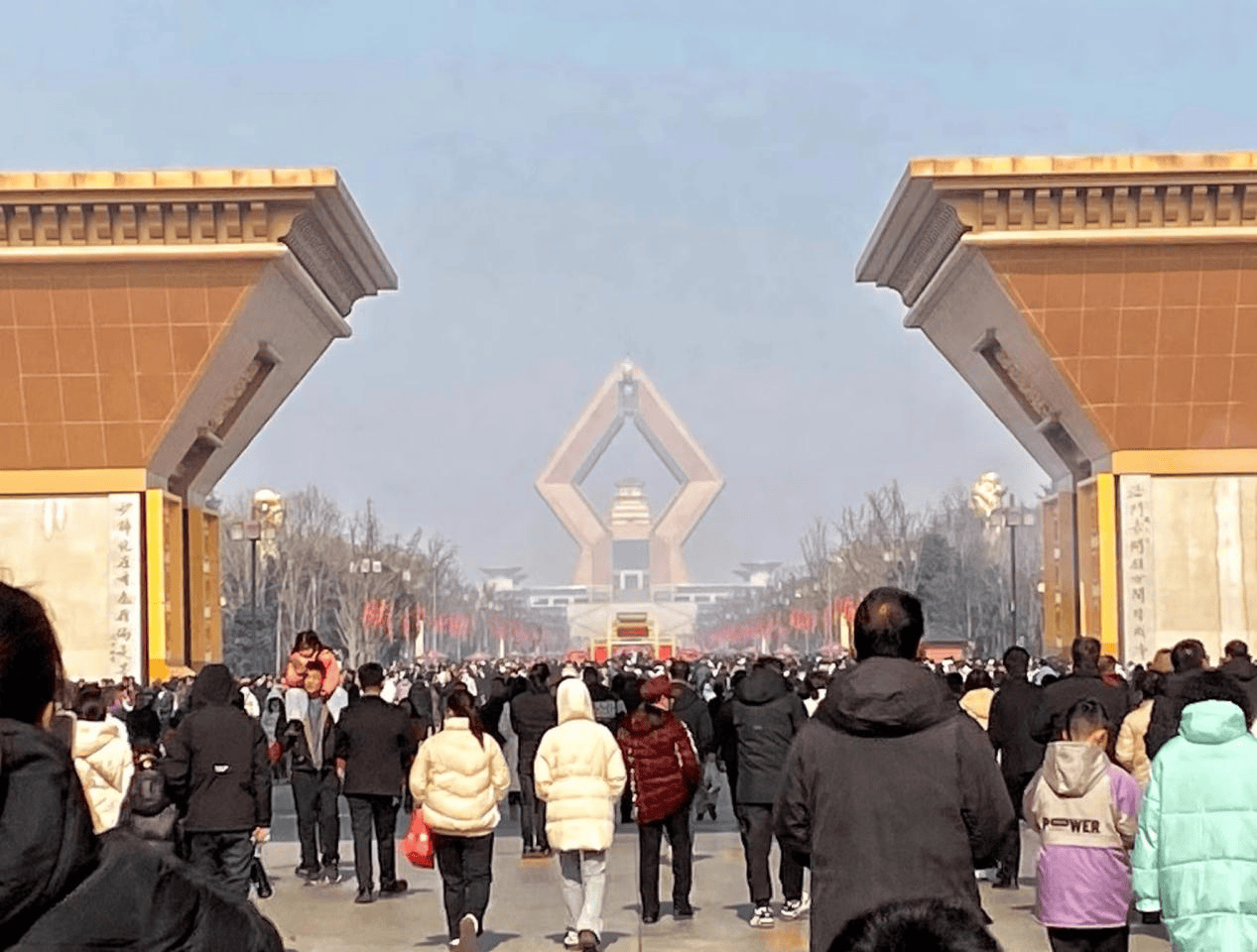 景区资讯｜法门文化景区正月初一日接待游客量突破10万人次