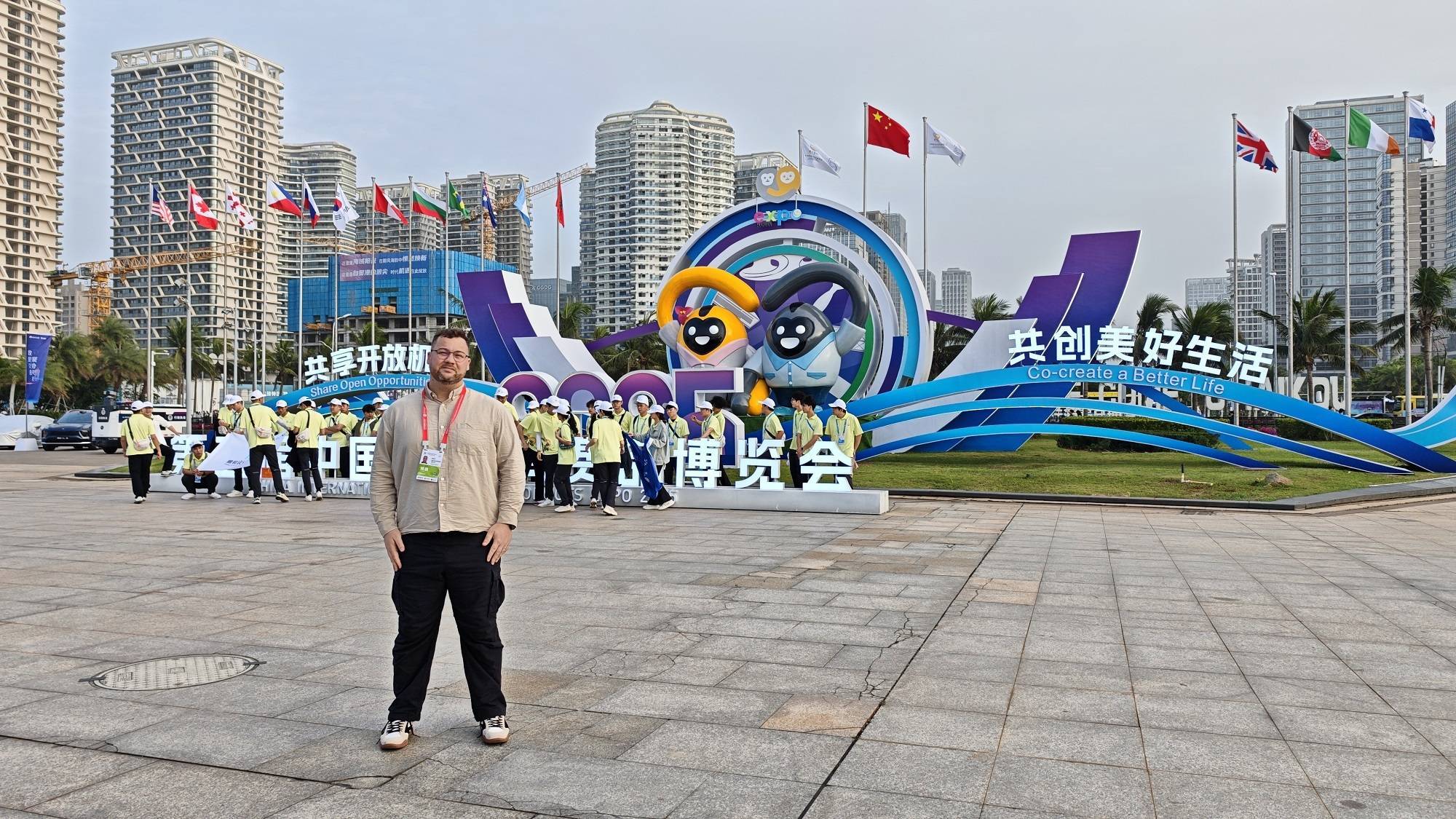 资讯有故事丨英国青年在海南感受开放的中国