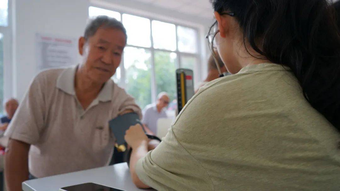 校园资讯丨有医说医：护脑科普进社区，量压送暖惠银龄