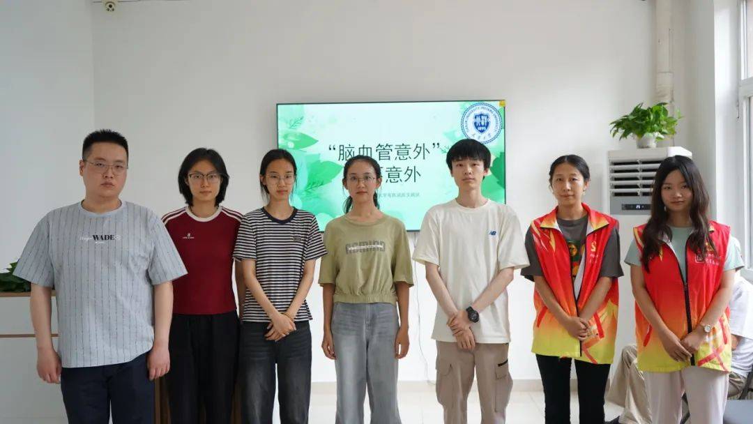 校园资讯丨有医说医：护脑科普进社区，量压送暖惠银龄
