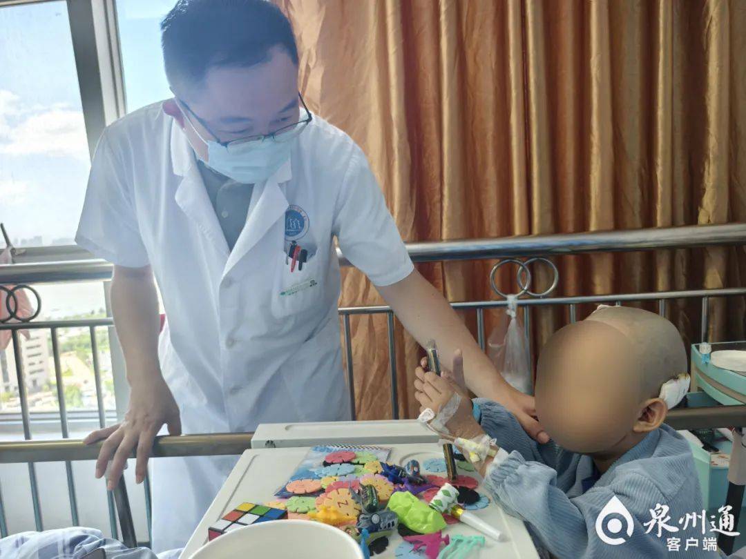 惊险！晋江4岁男童被卷入车底，竟奇迹生还