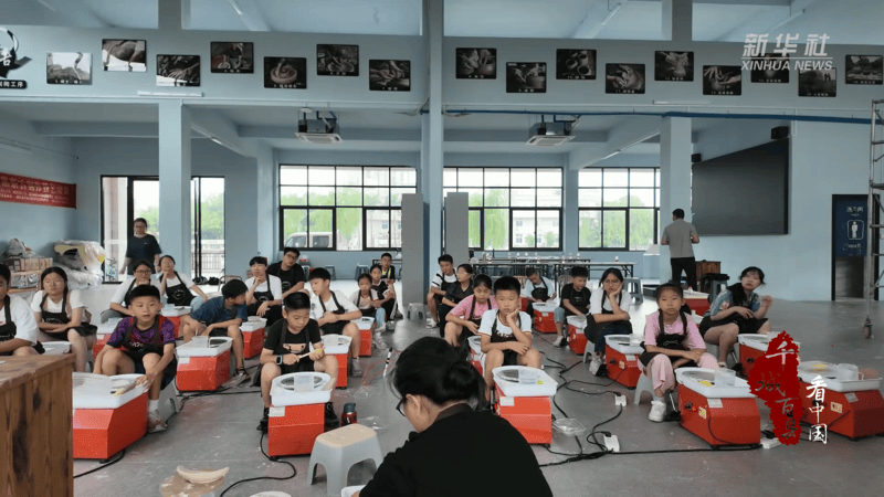 千城百县看中国｜福建晋江：村里开课教做“黑茶古”
