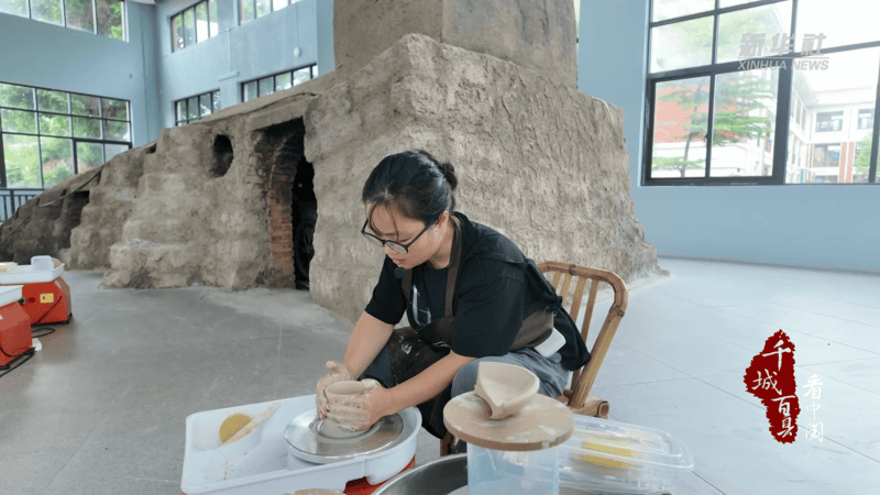 千城百县看中国｜福建晋江：村里开课教做“黑茶古”