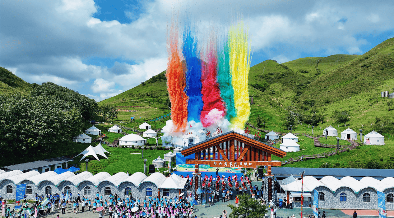 湖南城步：劳模领跑上南山